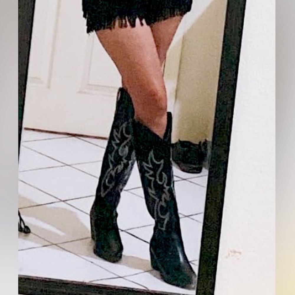 🤠 Black Embroidered Knee-high Cowboy Boots